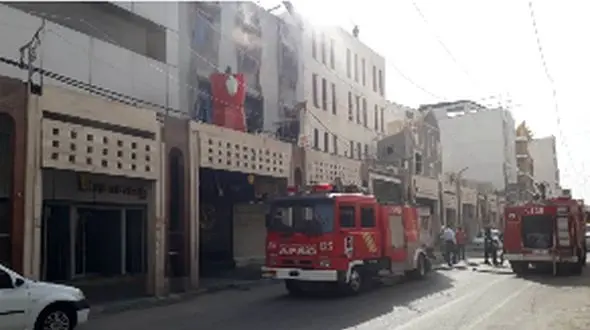 فیلم لحظه آتش سوزی پاساژ کادوس در آبادان 
