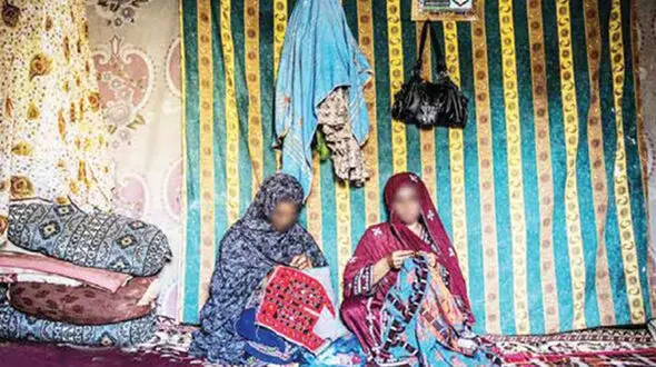 
رها شدگان «قوچ‌حصار» بدون همسر، بدون شناسنامه، بدون یارانه / زنان بلوچ آواره در ورامین
