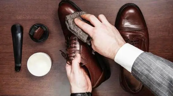 تکنیک های خاص برای پاک کردن لکه قهوه از روی کفش