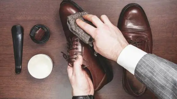 تکنیک های خاص برای پاک کردن لکه قهوه از روی کفش