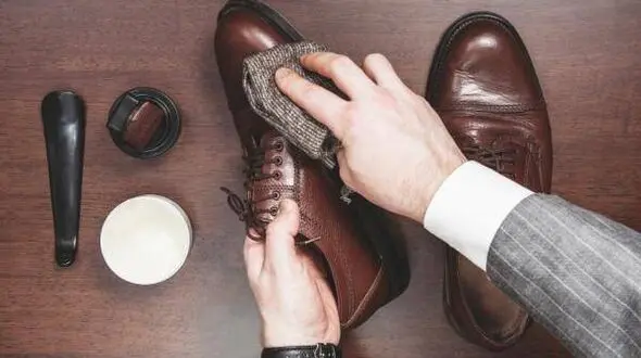 تکنیک های خاص برای پاک کردن لکه قهوه از روی کفش