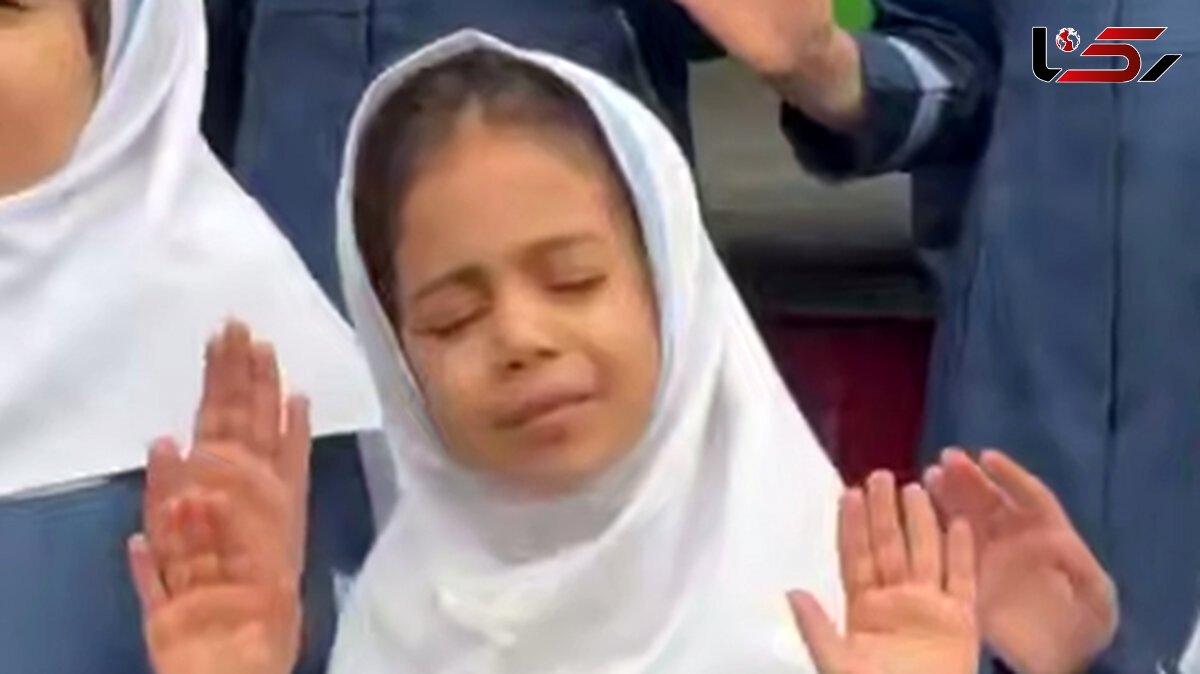 فیلم آوازخوانی فوق احساسی دختر زیبارو در مدرسه با آهنگ محمد اصفهانی ! / همه مبهوت شدند