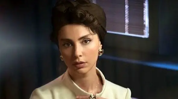 فیلم /  لاله مرزبان پارتنر شهاب حسینی: رفته بودم بانک رئیس شعبه میشناخت منو  اومدم برگه ها رو بهش بدم برگه رو گرفت به من گفتش که آبان بگو ثابت نمرده !