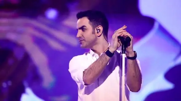 فیلم آواز باشکوه و احساسی محسن یگانه ! /   آهنگ بهت قول میدم را همه با هم خواندند ! 