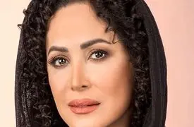 فیلم/ نگاهی به دکوراسیون منزل اشرافی سپند امیرسلیمانی که بالکنش قشنگ برا خودش یه پا بهشته؛ ترکیب رنگهای شاد؛ گلهای کافی‌شاپی و باربیکیویی که تموم ماجراست