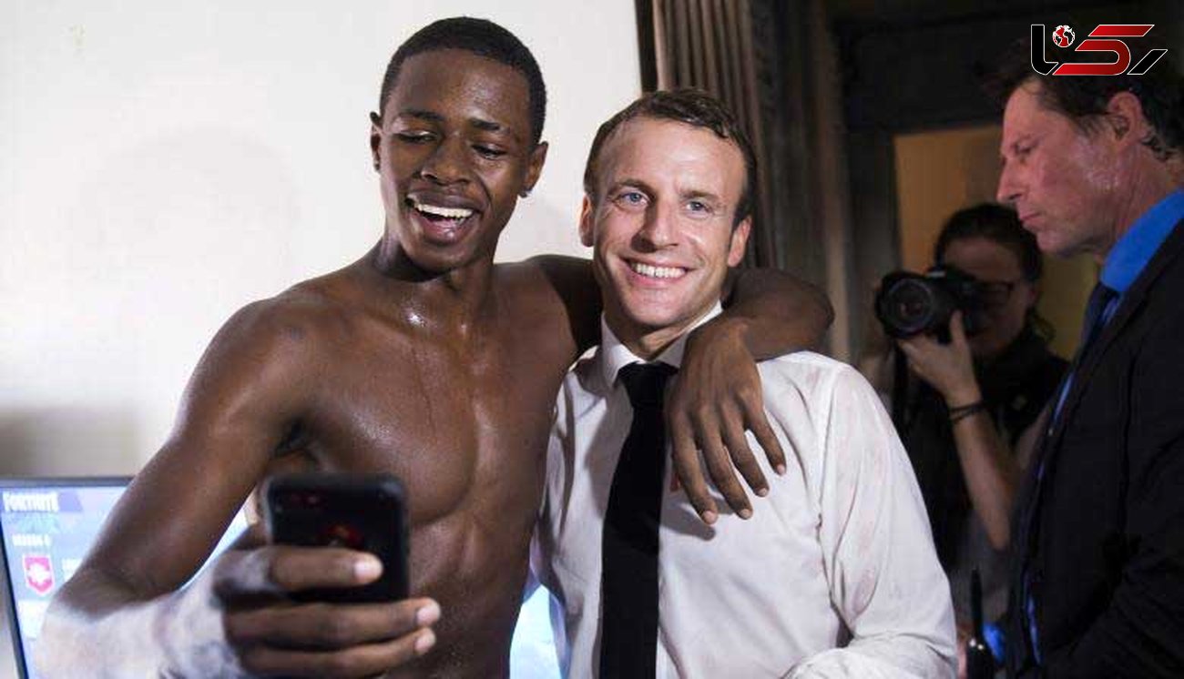 سلفی عجیب سیاه پوست لخت با رئیس جمهور+عکس