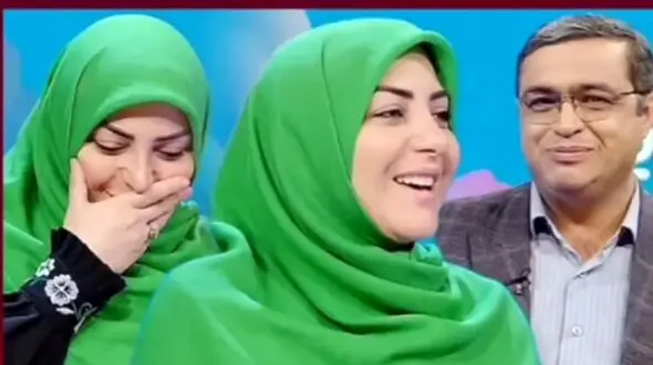 گفتگوی خنده‌دار دکتر عزیزی و المیرا شریفی مقدم روی آنتن زنده/ از پیامک زدن خانم ها تا تلفن جواب دادن آقایون/ مجری غش کرد اصلا 