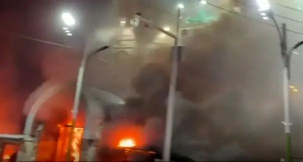 فیلم آتش زدن امامزاده وضریح داخلش در ناآرامی های دزفول