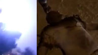 لحظه برخورد مرگبار صاعقه به دو مرد ! / هر دو  خشک شدند + فیلم جنازه ها / کویت
