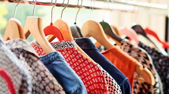 مردم پوشاک را قسطی می‌ خرند / پوشاک اولویت خرید مردم نیست