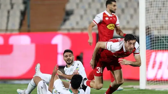 کمک داور دیدار پرسپولیس - ذوب‌آهن محروم شد/ اعتراف شبانه رئیس کمیته داوران!