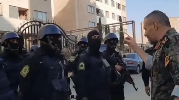 فیلم عملیات نفسگیر پلیس نوپو در درگیری 2 قاتل با پلیس در شیراز / یک زن را کشته بودند