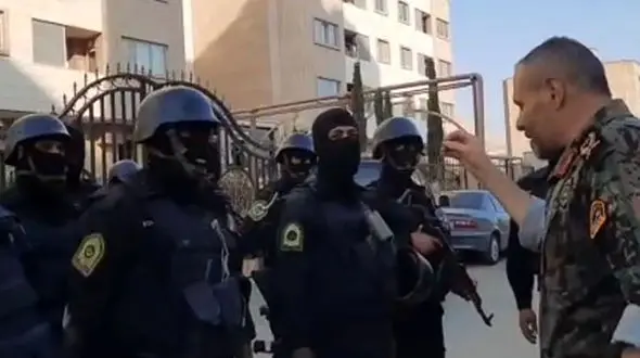 فیلم عملیات نفسگیر پلیس نوپو در درگیری 2 قاتل با پلیس در شیراز / یک زن را کشته بودند