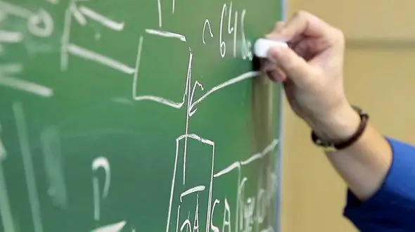 فیلم خواستگاری جنجالی از خانم معلم در کلاس درس ! / دانش آموزان شوکه شدند