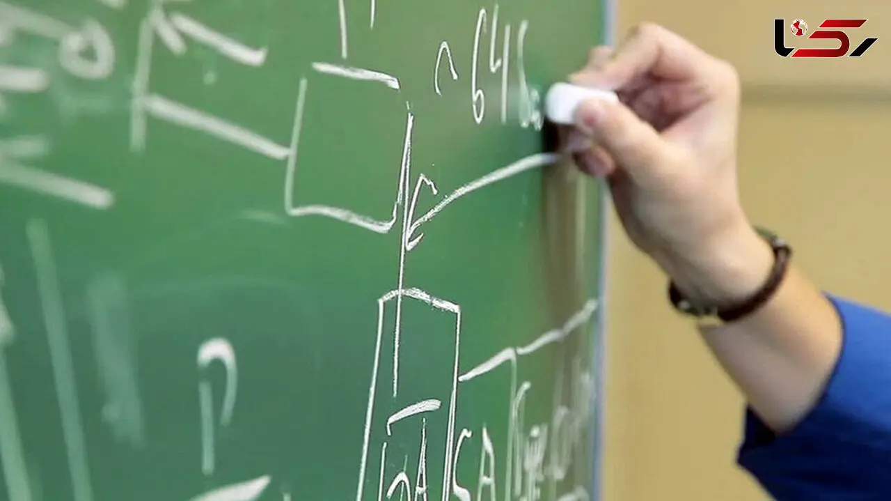 فیلم خواستگاری جنجالی از خانم معلم در کلاس درس ! / دانش آموزان شوکه شدند