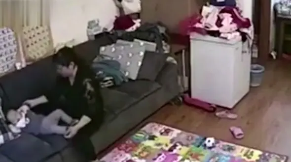 دوربین مداربسته راز رفتارهای بی رحمانه پرستار بچه را لو داد+ فیلم