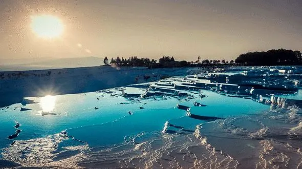 از قلعه پنبه ای در شهر دنیزلی ترکیه دیدن کنید
