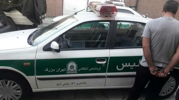 این مرد به دریچه های آب خیابان ها هم رحم نمی کرد + عکس