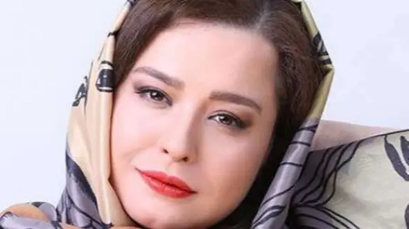 دکوراسیون اتاق پذیرایی مهراوه شریفی نیا بازیگر نقش کیمیا با فرش اصیل ایرانی و میز سنتی/ زیبا و خوش سلیقه + عکس