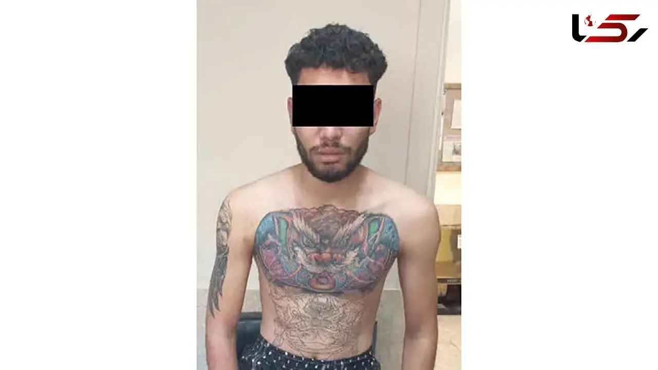 بازداشت شیطان ماهی در مشهد + عکس متهم با خالکوبی عجیب روی شکم