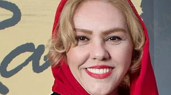 عکس خیلی صمیمی چهره آزاد و شوهرش وسط خیابان !
