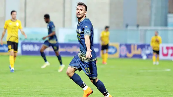 پرسپولیس بازیکن مدنظر استقلال را هایجک می‌کند؟