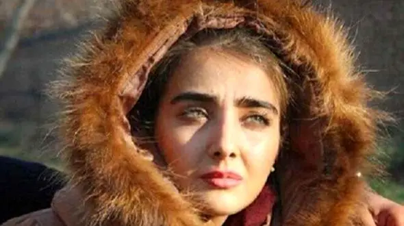 جدیدترین تصاویر دریا مرادی دشت در کافه لاکچری تهران / رونمایی از ست رنگ روشن بازیگر مشهور