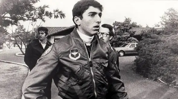 فیلم / عضو گارد سلطنتی پهلوی: رضا پهلوی خائن است 