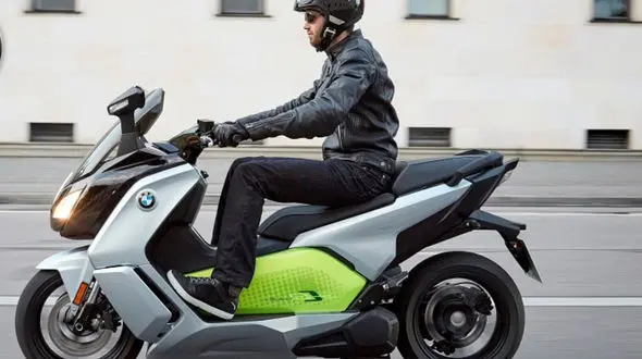 90 دستگاه موتور برقی به اداره پست تحویل داده می شود