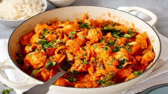 تهیه غذای مقوی و خوش‌ طعم دوپیازه مرغ + دستور رژیمی