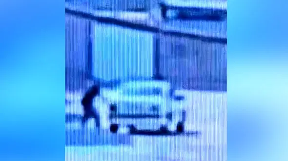 فیلم صحنه زورگیری خشن از یک زن داخل ماشین در ملاشیه اهواز ! 