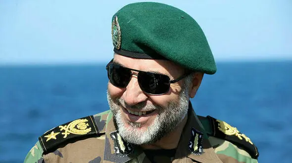 فرمانده کل ارتش هلی‌کوپترش را در اختیار مصدوم زلزله‌ سرپل‌ذهاب قرار داد