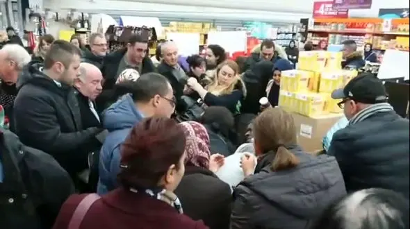 لحظه دعوای شدید در فرانسه بر سر شکلات نوتلا + فیلم