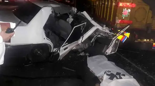 2 عکس تلخ از جنازه مرد تهرانی وسط خیابان / پراید مچاله شد