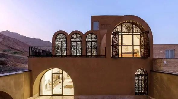 زیباترین خانه نائین که با معماری و چیدمان خاص و محلی جوایز ایران و جهان را ازآن خود کرد و عنوان خانه برتر 2025 بدست آورد/ زیبایی عجیبی که دل هر بیننده‌ای را می برد