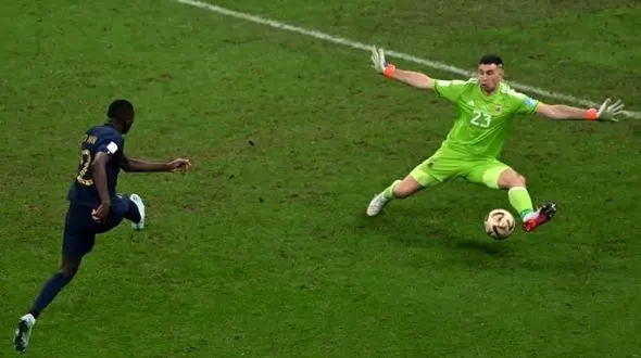 طراحی عجیب مومنی از سیو فوق‌العاده مارتینز+ عکس 