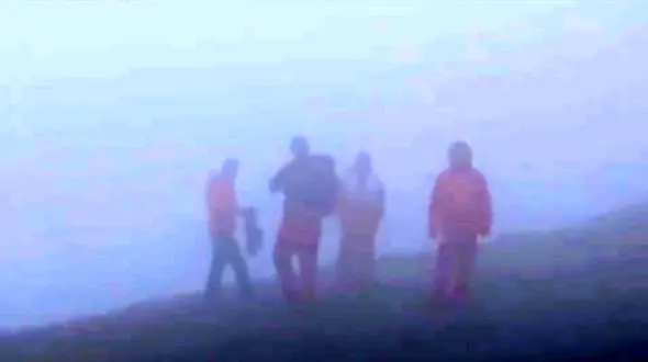 بارش برف شدید درمحل سقوط هلیکوپتر رییس جمهور از شب تا صبح !