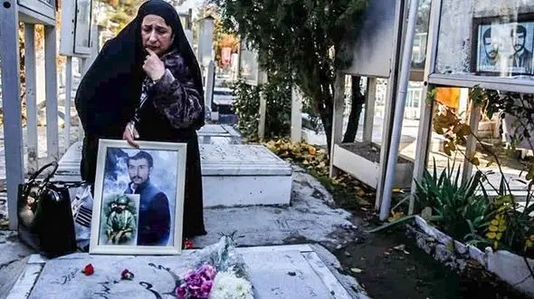 شهید صفری مفقودالاثر نبود/  همسرش بعد از 39 سال قبرش را در بهشت زهرای تهران  پیدا کرد! + فیلم  