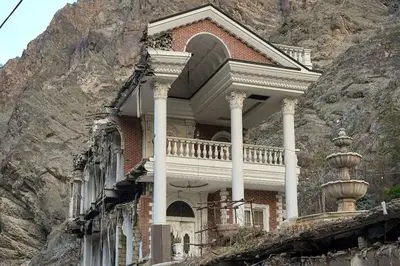 تصاویر؛ وضعیت ابر ویلای معروف جاده چالوس بعد از تخریب قسمت های غیر مجاز