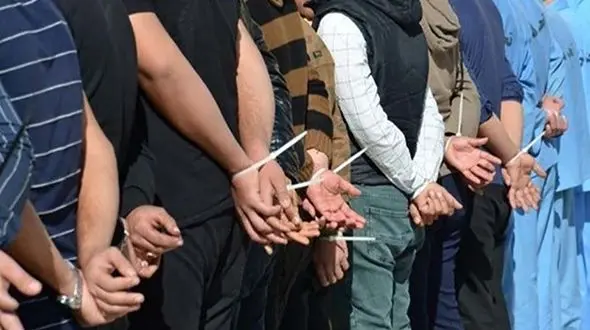 بازداشت 13 کیونتی در رباط کریم / با وسوسه های پوشالی میلیاردی به جیب می زدند