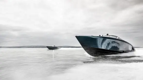 قایقی تفریحی و لوکس با صفحه نمایش 15 اینچی + عکس