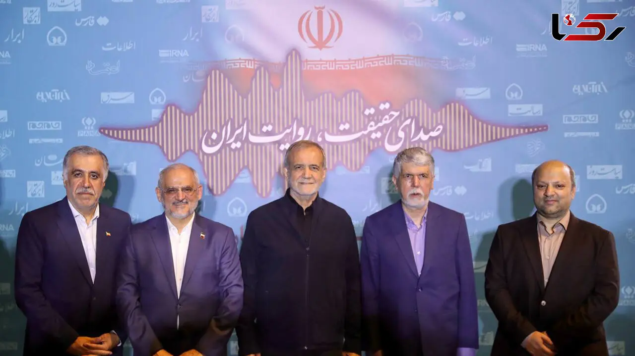 سلفی رئیس جمهور با دختر یکی از خبرنگاران در مراسم بزرگداشت روز خبرنگار