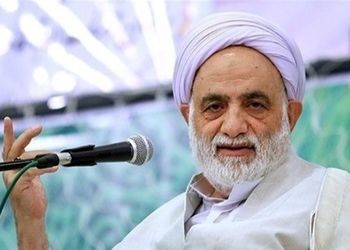 فیلم  قرائتی: من سه قلعه رو فتح کردم با سه تا خنده ... رفتم پیش آیت الله اتاق بگیرم بهم اتاق ندادن گفتن ریش نداری.. خندوندمش با این خنده قانون عمامه و ریش رفت هوا..