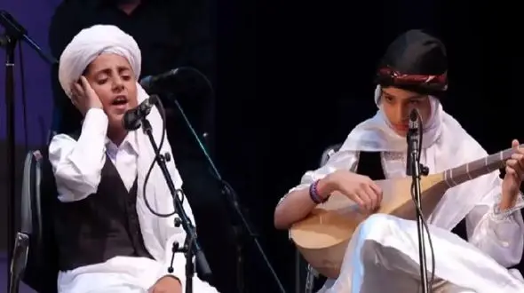 فیلم آواز باشکوه با ساز دختر و پسر خوش صدای تربت جامی در صحنه تالار وحدت ...