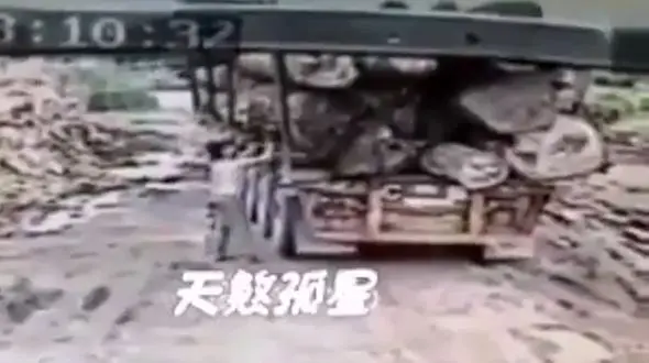 مرگ وحشتناک یک کارگر پس از سقوط الوار + فیلم