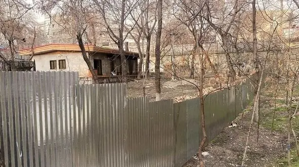 قرار بود در پارک قیطریه فقط 3 درخت جابه جا شود که آنهم نمی شود /در پارک خوارزمی خبری نیست/اینقدر فضاسازی درست نیست!