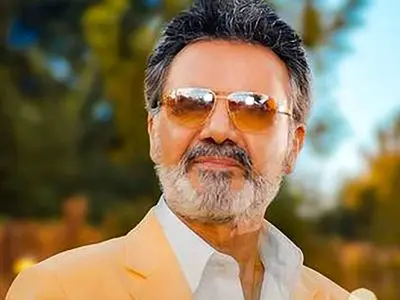 فیلم / آواز ترانه معین توسط راغب  /  دلم میخواد به اصفهان برگردم