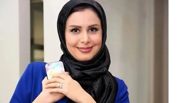 نگاهی به حیاط خانه نجمه جودکی مجری سابق با معماری خاص در شب بارانی/ شعر عاشقانه خانم مجری برای کیست؟