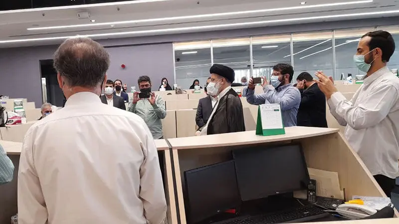 رئیسی وارد تالار بورس شد