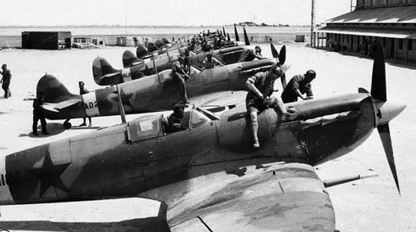 آشیانه‌های تاریخی فرودگاه آبادان جابه‌جا می‌شوند